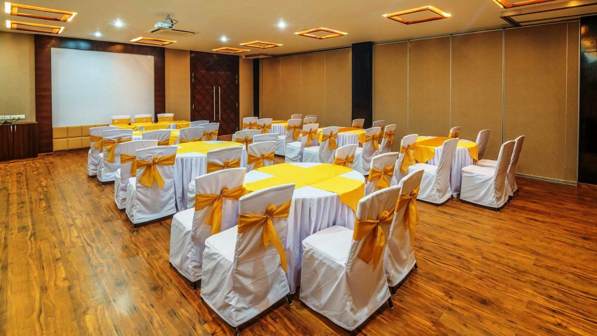 Mango Hotels Prangan Bhubaneswar Ngoại thất bức ảnh
